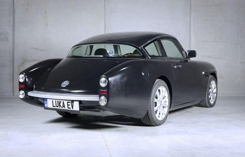 車重僅為815kg采用四輪轂電機(jī)驅(qū)動(dòng),續(xù)航300km復(fù)古電動(dòng)轎跑老爺車